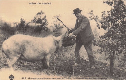 Scene Du Centre - Groupe Sympatique Cherchant La Truffe - La Bete Attendant Sa Recompense -   Reproduction Cecodi - Farmers