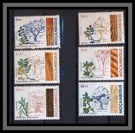 Mozambique - N° 940 / 645 Fleurs (fleur Flower Flowers) / ARBRES COTE 7 EUROS - Arbres