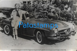 229999 AUTOMOBILE CAR AUTO MERCEDES BENZ & ARTIST ZSA GABOR ACTRESS 18 X 12.5 CM PHOTO NO POSTCARD - Autres & Non Classés