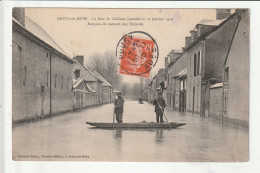 CP 10 ARCIS SUR AUBE La Rue De Chalons Inondée Barques De Secours Aux Sinistrés - Arcis Sur Aube