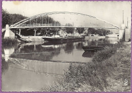 *CPSM - 30 - BEAUCAIRE - Le Port Et Sa Passerelle - Péniches - Pas Courante - Beaucaire