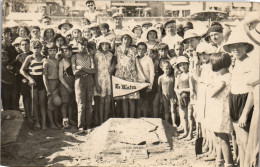 CP Carte Photo D'époque Photographie Vintage Plage Groupe Sables D'Olonne  Mode - Couples