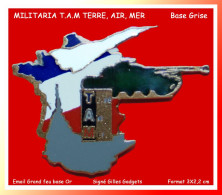 SUPER PIN'S MILITARIA : TAM (TARRE, AIR, MER, Version Bas Dominante VERTE émail Grand Feu Base ARGENT, Format 3X2,5cm - Army