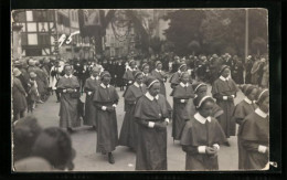 Foto-AK Luzern, Zug Von Nonnen Auf Der Strasse  - Lucerne