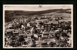 AK Klingenthal I. V., Ortsansicht Mit Bergen  - Klingenthal