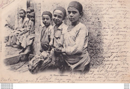 Y8- ALGERIE - TYPES ALGERIENS - ( JEUNES GARCONS POSANT - OBLITERATION DE 1903 - 2 SCANS ) - Enfants