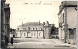 71 DIGOIN - Place Des Halles Et Hotel De Ville  - Digoin