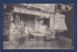 CPA [75] Paris > Arrondissement > Arrondissement: 06 Coiffeur Parfumerie Devanture Non Circulée - District 06