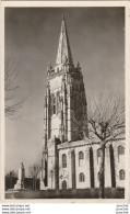 17) MARENNES - EGLISE ST-PIERRE - LE MONUMENT AUX MORTS - LA PLACE CHEACOT - (OBLITERATION DE 1955 - 2 SCANS) - Marennes