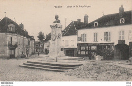 K15- 89) TOUCY - PLACE DE LA REPUBLIQUE  - (CAFE DE LA PLACE - MERCERIE TABAC EPICERIE - 2 SCANS) - Toucy