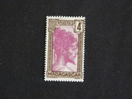 MADAGASCAR YT 163 ** MNH - CHEF SAKALAVE - Unused Stamps