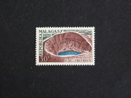 MADAGASCAR YT 366 ** MNH - LAC TRITRIVA - Madagascar (1960-...)