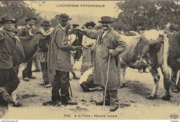 CPA L'AUVERGNE PITTORESQUE - A La Foire. Marché Conclu.    ( REPRODUCTION ) - Paysans