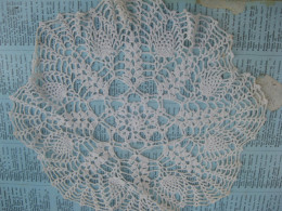 NAPPERON VINTAGE AU CROCHET 28CM FAIT MAIN - Other & Unclassified