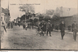 R12-65) TARBES - SORTIE DES OUVRIERS DE L'ARSENAL - (ANIMEE - 2 SCANS) - Tarbes