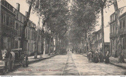 R8-17) SAINTES - L' AVENUE GAMBETTA - (ANIMEE - HABITANTS  - CARRIOLES ET CALECHES A CHEVAL - 2 SCANS - Saintes