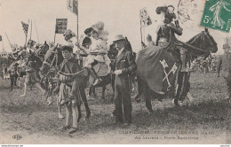 R25-60) COMPIEGNE - FÊTES DE JEANNE D'ARC - AU TOURNOI - PORTE BANNIERES  - Compiegne