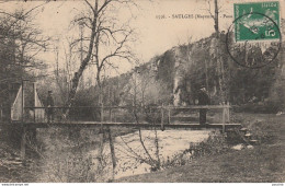 S21-53) SAULGES (MAYENNE)  PASSERELLE - ( ANIMEE - PERSONNAGES ) - Sonstige & Ohne Zuordnung