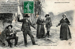 *CPA - Bourrée D'Auvergne - Présentation Des Dames - Costumes