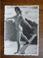 PHOTO ORIGINALE Années 70 FEMME NUE SUR UNE BALANCOIRE NATURISTE NATURISME - Unclassified