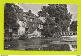 27 LE MOULIN DE FOURGES Pêcheur En Barque N°1126 VOIR DOS Postée De GASNY En 1957 - Fourges