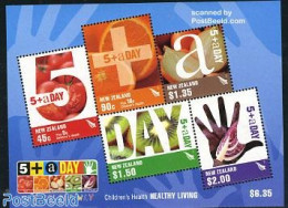 New Zealand 2006 Childrens Health, 5+ A Day S/s, Mint NH, Health - Nature - Food & Drink - Health - Fruit - Ongebruikt