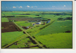 Prairie Farmland  Alberta Canada. The Prairies On A Large Scale Silo à Grain   Chemin De Fer, Grain Silo Railway 2sc - Other & Unclassified