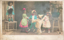 P8-enfants  FANTAISIES. GROUPE D'ENFANTS COSTUMES DE CIRQUE ACORDEON Par SAZERAC - Portraits