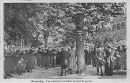 BEAURAING - Les Pèlerins Recueillis Devant La Grotte - Beauraing