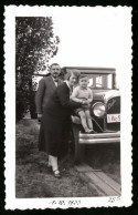 Fotografie Auto Chrysler, Familie Mit PKW 1933, Kennzeichen IA-54149  - Cars