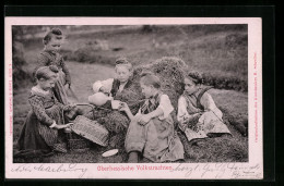 AK Kinder Picknicken Im Heu, Oberhessische Volkstracht  - Costumes