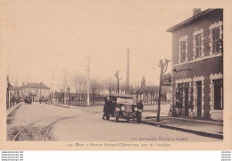 A15-40) DAX - AVENUE GEORGES CLEMENCEAU VERS LE CIMETIERE (TABAC ET VOITURE GAREE AU PREMIER PLAN) - 2 SCANS - Dax