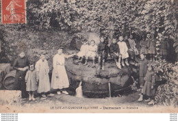 A11-47) DAMAZAN - FONTAINE  - ( ANIMEE - GROUPE D ' ENFANTS - HABITANTS ) - Damazan