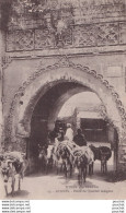 A8- MEKNES (MAROC) PORTE DU QUARTIER INDIGENE - ( ANIMEE - 2 SCANS ) - Meknes