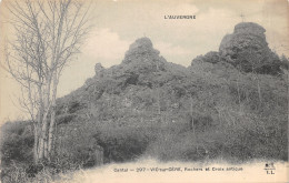 15-VIC SUR CERE-ROCHERS ET CROIX ANTIQUE-N T6018-G/0295 - Autres & Non Classés