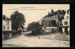 CPA Gourdon, Tour De Ville Et Portail De La Rue De L`Hotel-de-Ville  - Gourdon