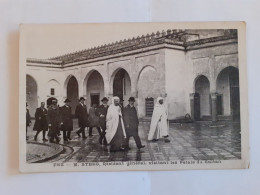 FEZ M. STEEG RÉSIDENT GÉNÉRAL VISITANT LES PALAIS DU SULTAN - Fez (Fès)