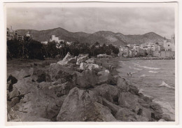 Jolie Photographie De Famille D'une Vue De SITGES En Catalogne, Catalunya, Espagne, Années 50, 5,8x8cm - Places