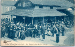 45 LA FERTE SAINT AUBIN -- Les Halles Un Jour De Marche  - La Ferte Saint Aubin