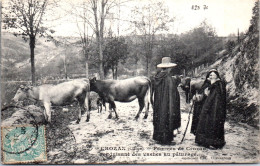 23 CROZANT - Femmes De Crozan Conduisant Des Vaches  - Other & Unclassified