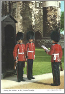 PC 2L90 J.HINDE-Posting The Sentries At The Tower Of London .unused - Uniformen