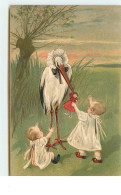N°15446 - Carte Gaufrée - Cigogne Jouant Avec Des Bébés - Neonati