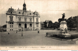 NÂ°9892 Z -cpa Tarbes -l'hÃ'tel De Ville Et Le Monument Ã  "Danton" - Tarbes