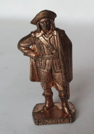 FIGURINE KINDER  METAL SOLDAT MOUSQUETAIRE FRANCAIS  1 RP 80's Cuivre - KRIEGER Französische Musketiere 1670 (3) - Metal Figurines