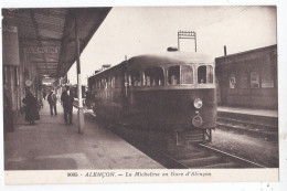 Micheline à L'arrêt En Gare D'Alençon - Bahnhöfe Mit Zügen