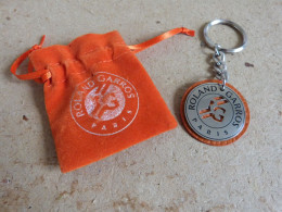 Porte Clef Avec Sa Pochette ROLAND GARROS - Kleding, Souvenirs & Andere