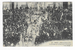 CPA ARRAS, FETES DE JEANNE D'ARC, LE CORTEGE SUR LE PARVIS DE LA CATHEDRALE, PAS DE CALAIS 62 - Arras