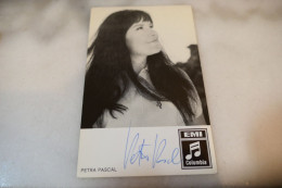 Autographed Signed Postal Card Photo Picture Entertainment Music Musicians Artist Famous People Vintage PETRA PASCAL - Música Y Músicos