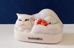 FEVE - FEVES - "ANIMAUX"  -  JOLI CHAT BLANC, UN OEIL OUVERT  -  SNOWBELL - Tiere