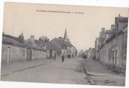 HUISSEAU-sur-MAUVES (45) Vue Du Bourg . Cycliste - Other & Unclassified